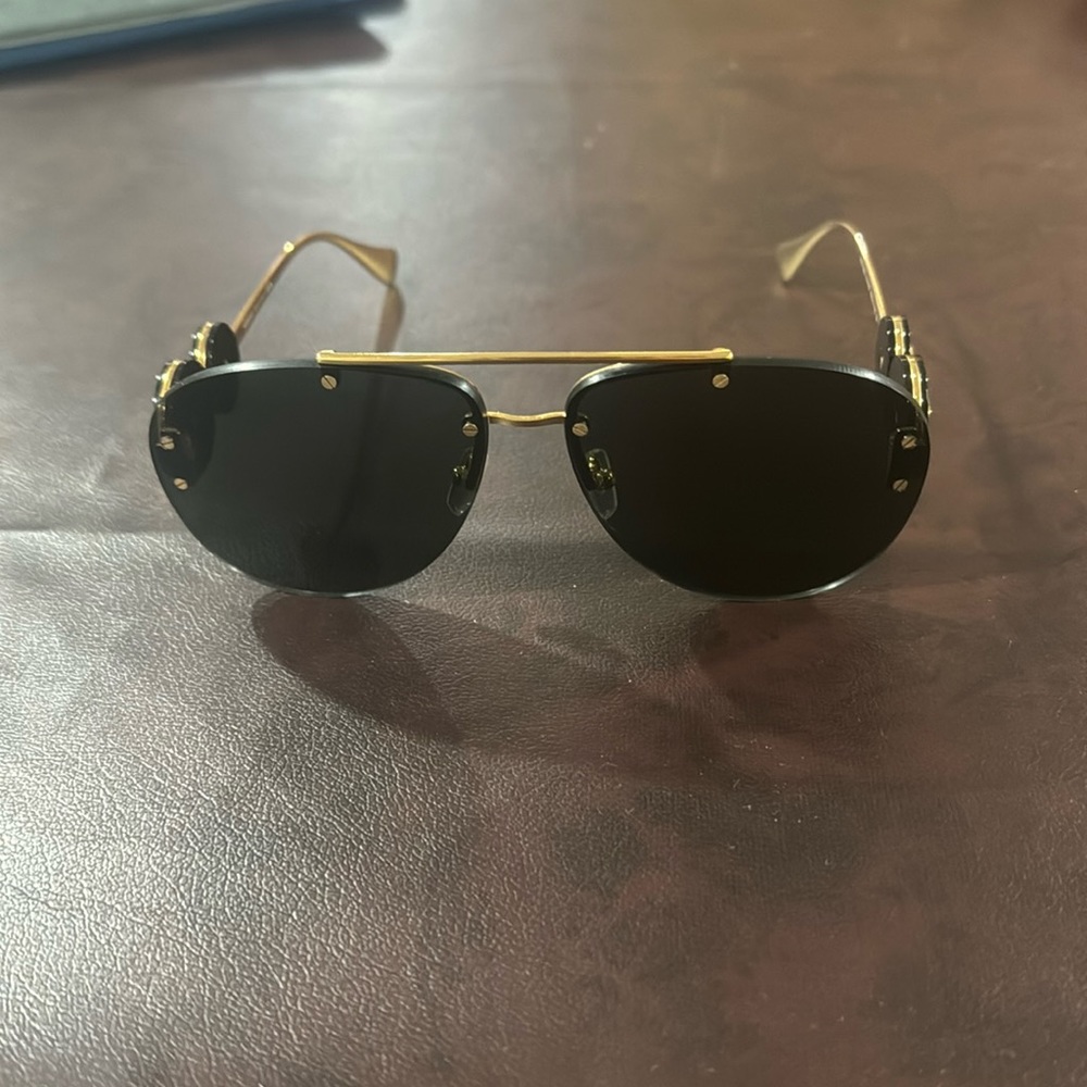 Versace sunglasses! 100% authentic with case